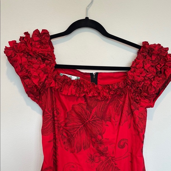 Elegant Red Floral Off-Shoulder Dress - Picture 3 of 6